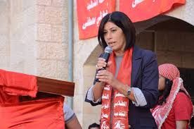 Khalida Jarrar, parlamentaria palestina expulsada por Israel.