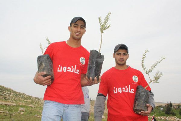 Jvenes agricultores palestinos en sus parcelas en Gaza.